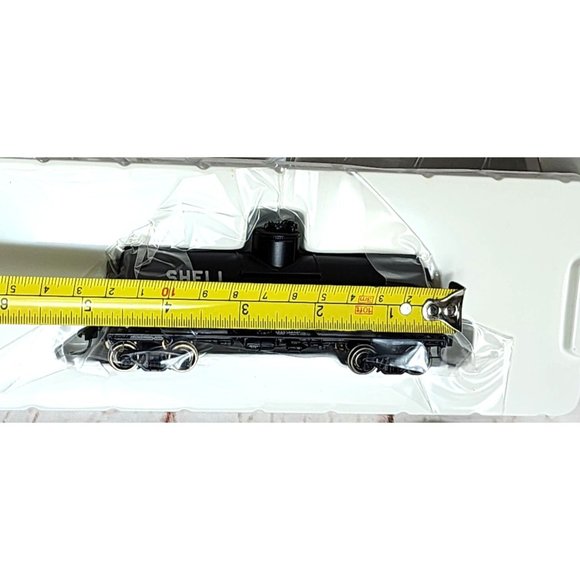 Life Like Trains Proto 2000 Series 8000 Gallon Riveted Tank Car Model Train - Picture 3 of 16